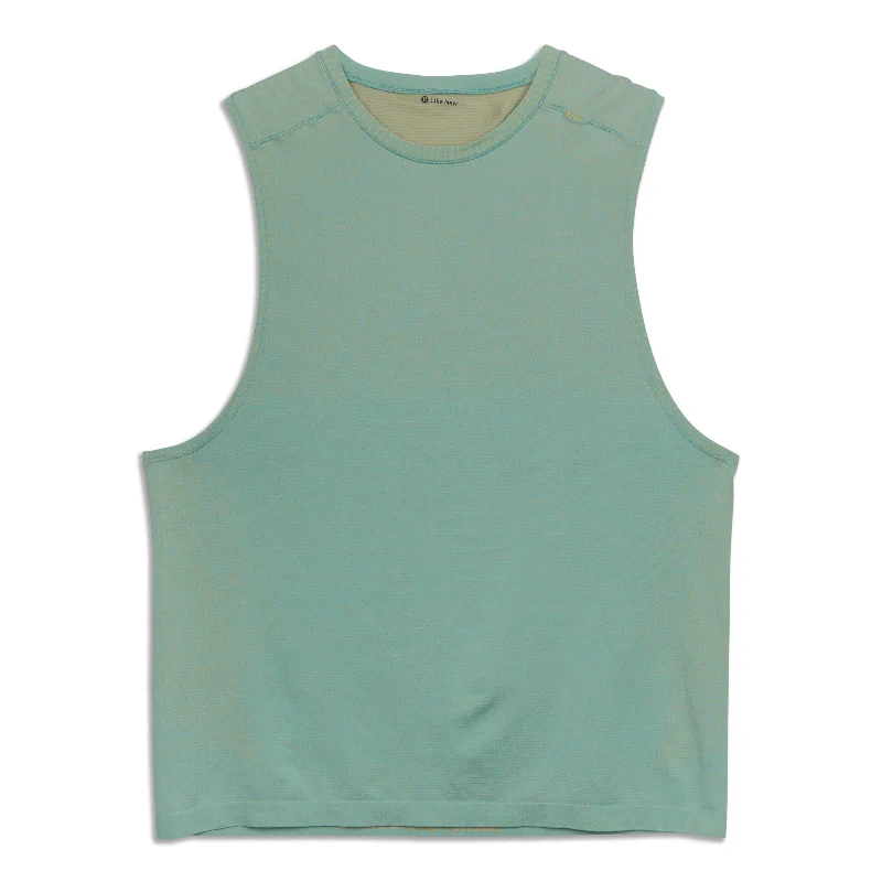 Metal Vent Tech Sleeveless Shirt - Resale Preppy Men's College Preppy Men's College