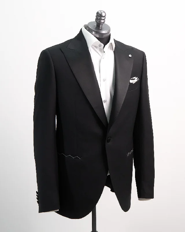 'Mantua' Satin Peak Lapel Tuxedo Confident Men's High Confident Men's High