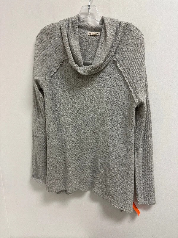 Top Long Sleeve By Clothes Mentor In Grey, Size: M Laid